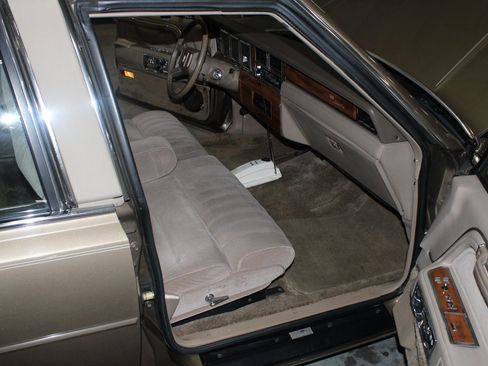 Used 1989 Lincoln Town Car RWD image 7
