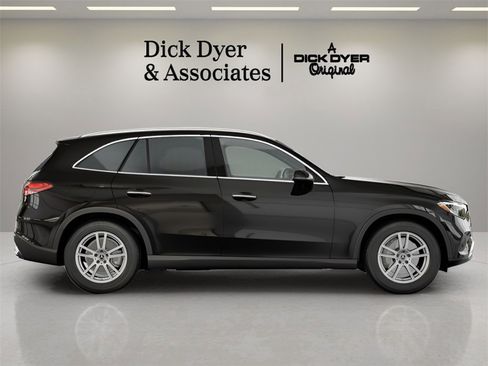 Used 2025 Mercedes-Benz GLC 300 image 5