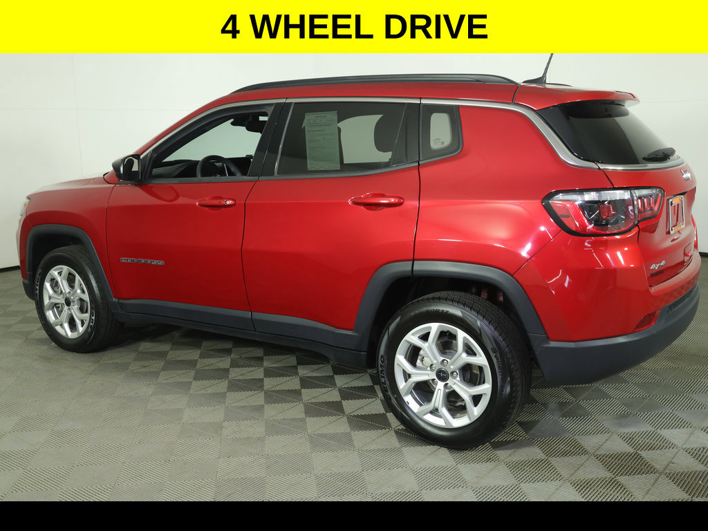 Used 2025 Jeep Compass Latitude AWD/4WD image 4