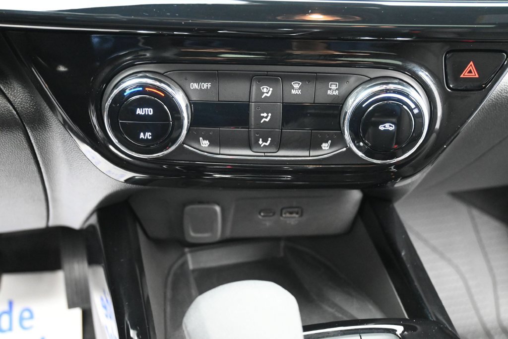 Used 2025 Chevrolet Trax RS w/ Sunroof Package FWD image 11