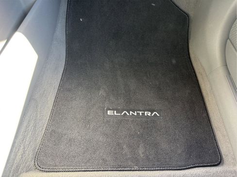 Used 2022 Hyundai Elantra SE FWD image 24