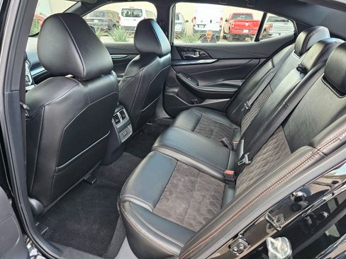 Used 2023 Nissan Maxima SR w/ Sport Mat Group image 15