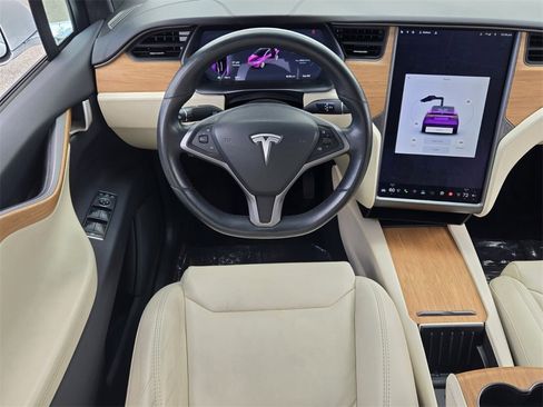 Used 2019 Tesla Model X 75D image 12