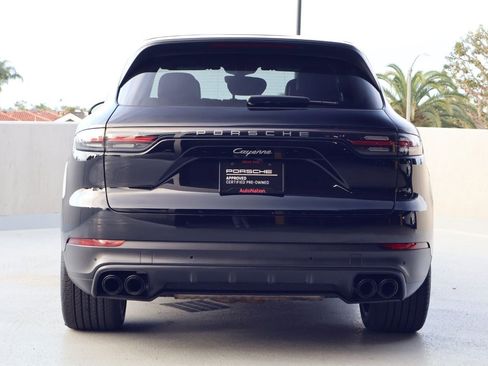 Certified 2023 Porsche Cayenne Platinum Edition image 10
