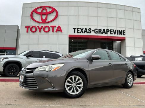 Used 2015 Toyota Camry LE FWD image 2