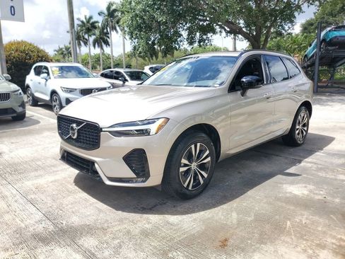 Certified 2025 Volvo XC60 B5 Core AWD/4WD image 3