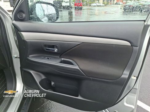 Used 2018 Mitsubishi Outlander ES AWD/4WD image 24