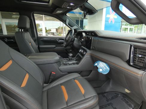 Certified 2024 GMC Sierra 1500 AT4 w/ Technology Package AWD/4WD image 18