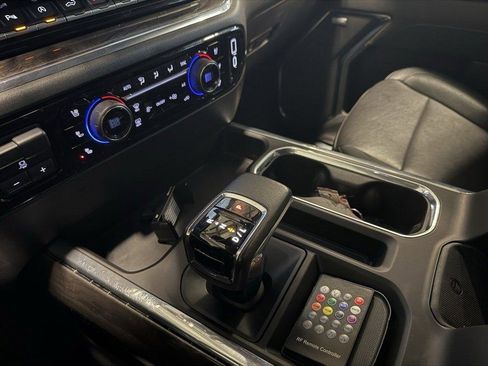 Used 2022 Chevrolet Silverado 1500 LTZ w/ Z71 Off-Road Package image 12