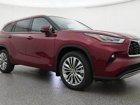 New 2026 Toyota Highlander Platinum AWD/4WD image 3