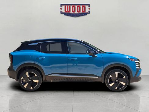 New 2026 Nissan Kicks SR FWD image 2