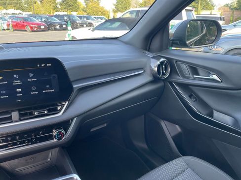 Used 2025 Chevrolet Equinox LT image 34