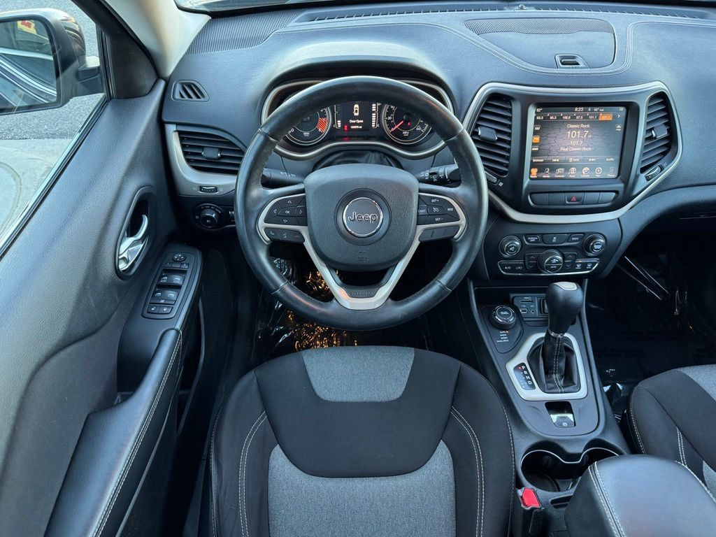Used 2014 Jeep Cherokee Latitude w/ Comfort/Convenience Group AWD/4WD image 13