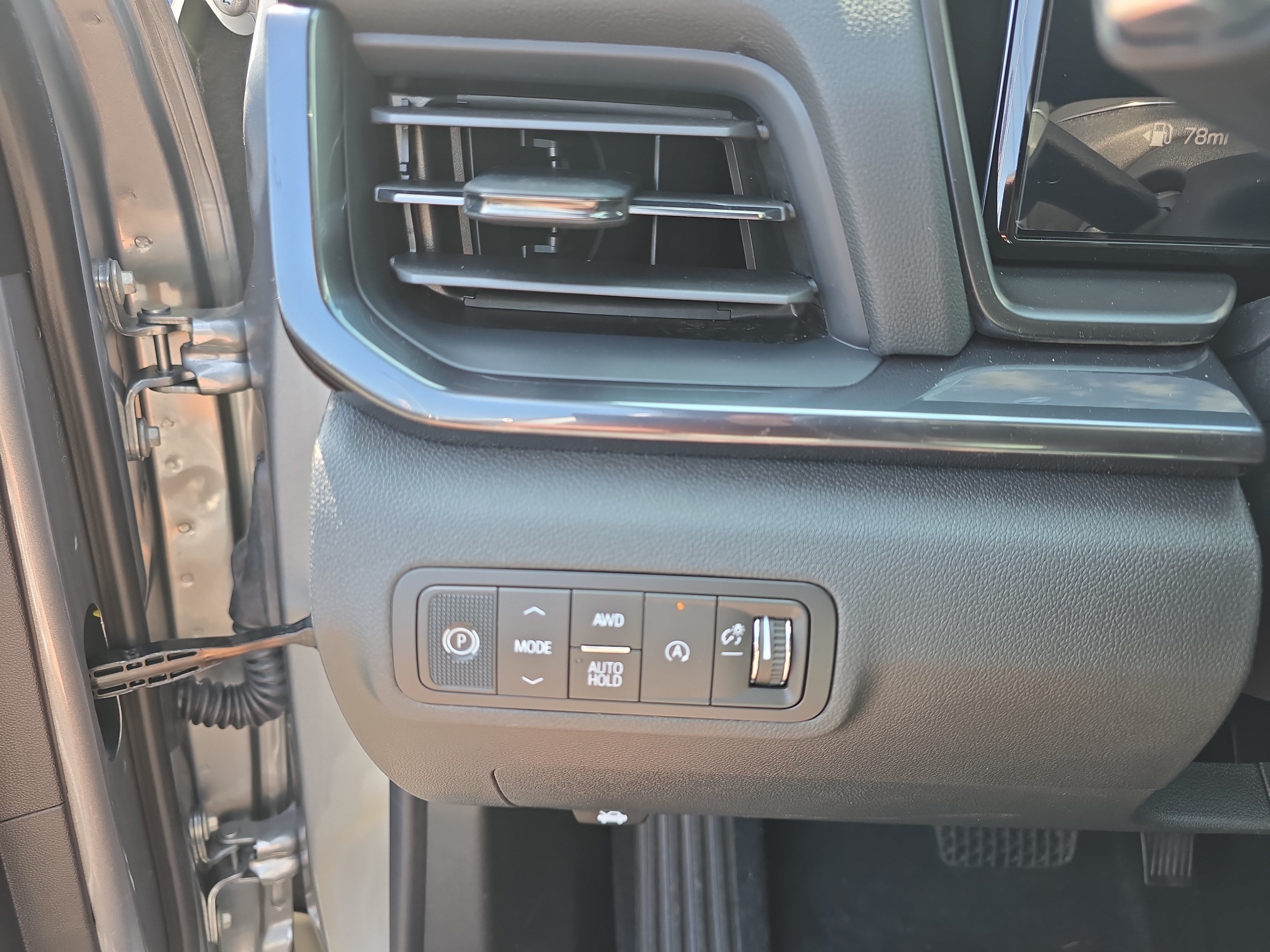 New 2027 GMC Terrain AT4 w/ LPO, Floor Liner Package AWD/4WD image 19