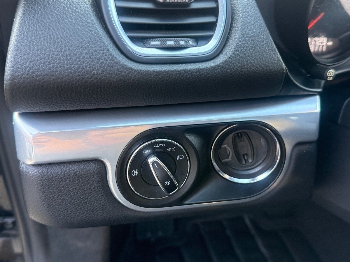 Used 2018 Porsche 718 Boxster RWD image 16