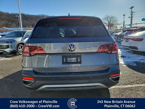 Certified 2022 Volkswagen Taos SE w/ Panoramic Sunroof Package image 28