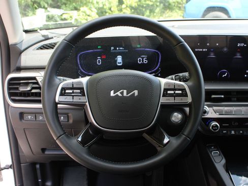 Used 2025 Kia Telluride S AWD/4WD image 10