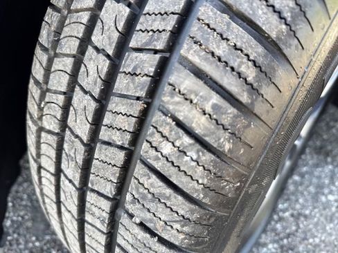 Used 2019 Chrysler Pacifica Touring-L Plus w/ Advanced Safetytec Group FWD image 28