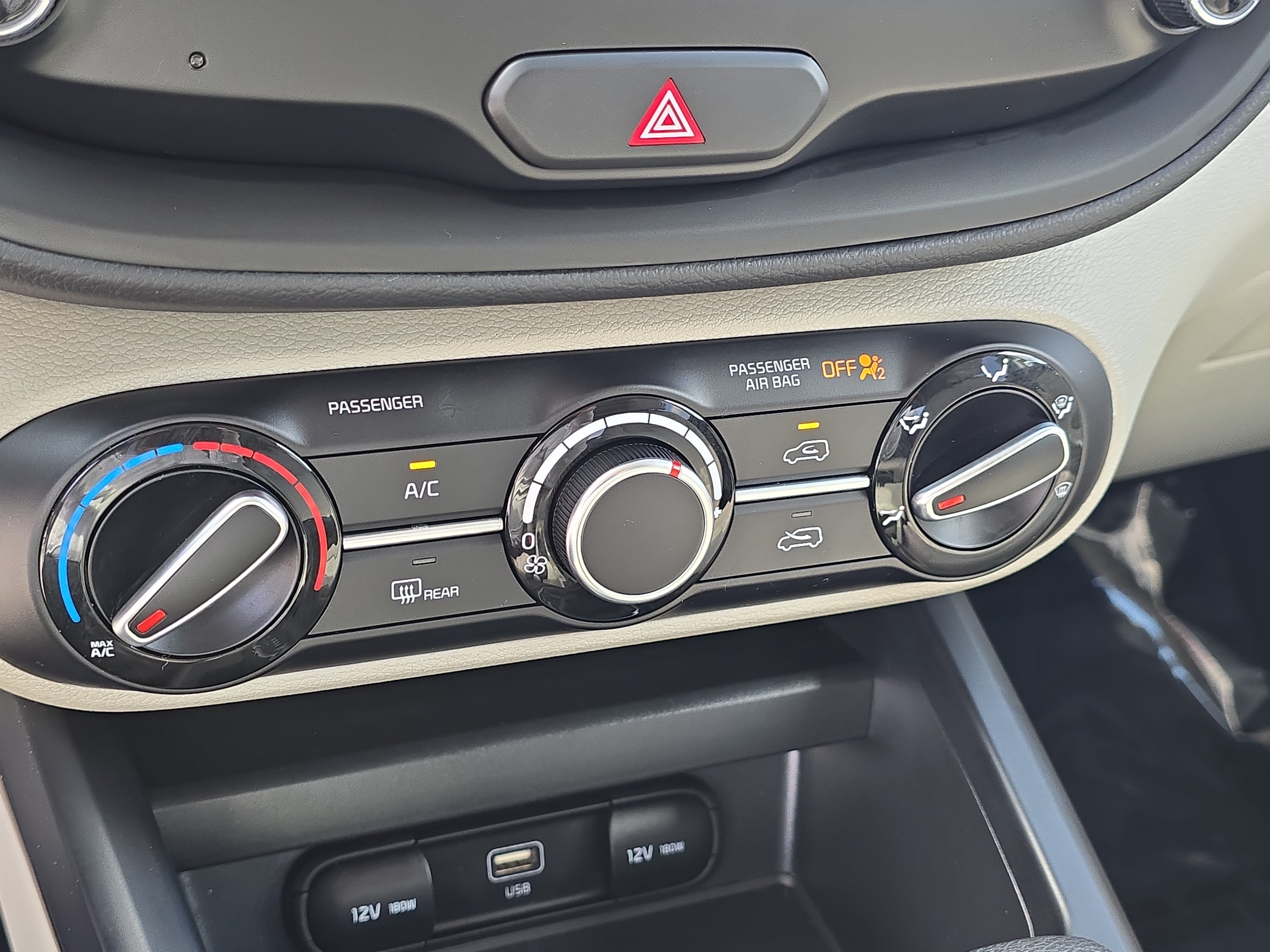 Certified 2025 Kia Soul LX w/ LX Technology Package FWD image 23