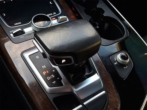 Used 2018 Audi Q7 3.0T Premium Plus w/ Premium Plus Package image 16