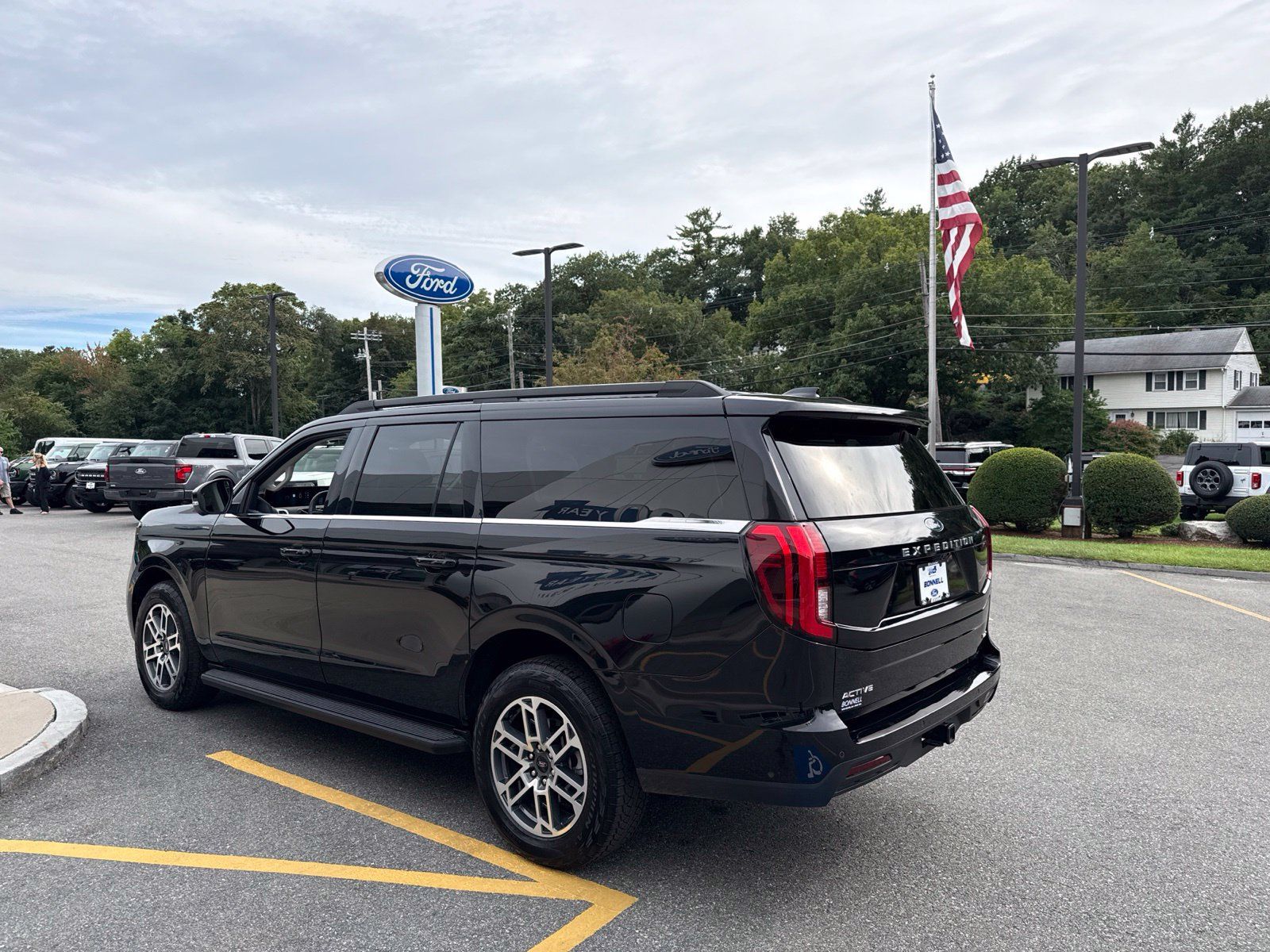 Used 2025 Ford Expedition Max Active AWD/4WD image 3