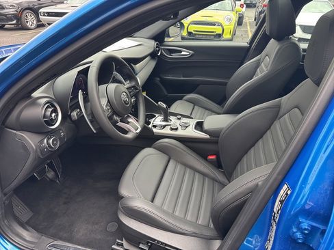 New 2025 Alfa Romeo Giulia AWD w/ Veloce Package AWD image 11