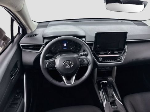 Used 2024 Toyota Corolla Cross LE FWD image 15