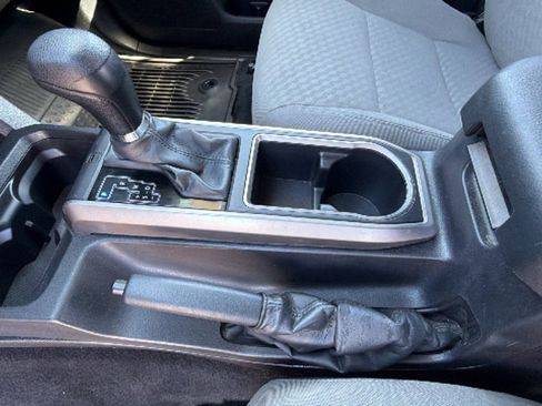 Used 2022 Toyota Tacoma SR5 w/ SR5 Appearance Package (SM) image 13