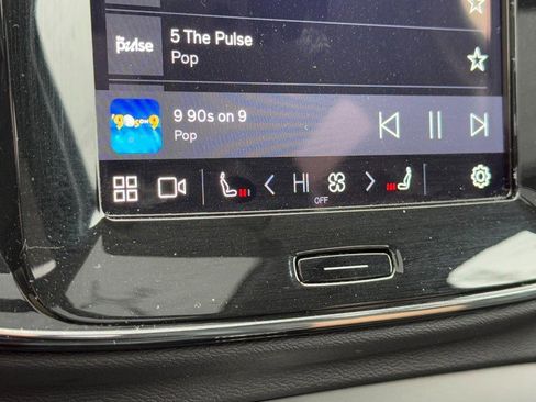 Certified 2025 Volvo XC40 B5 Core image 21