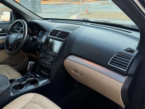 Used 2016 Ford Explorer XLT w/ Equipment Group 202A image 12