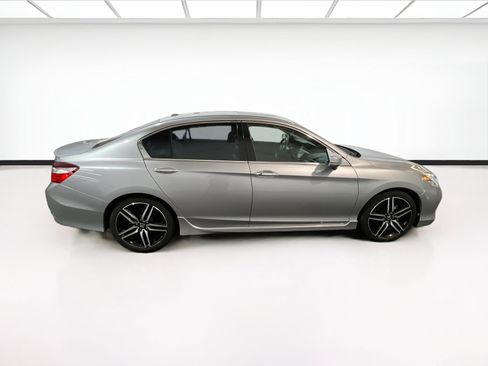 Used 2017 Honda Accord Touring image 27