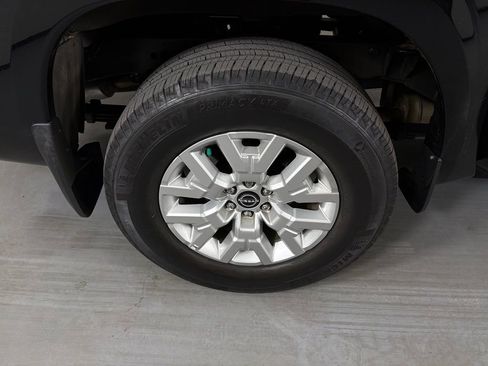 Used 2022 Nissan Frontier SV w/ SV Premium Package RWD image 11