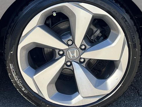 Used 2018 Honda Accord Touring image 11