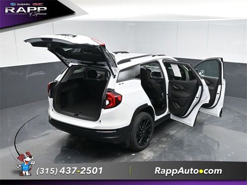 Used 2023 GMC Terrain SLE w/ Driver Convenience Package image 18