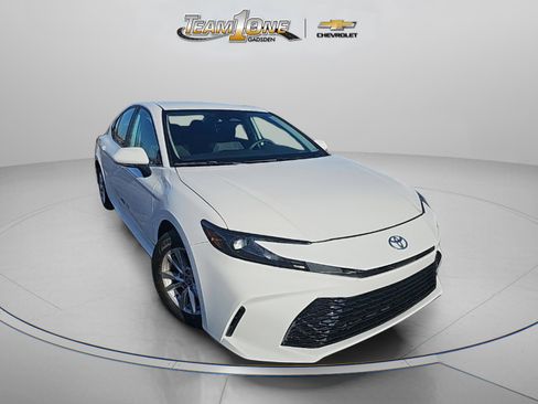 Used 2025 Toyota Camry LE image 1