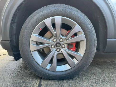 Used 2022 Ford Explorer XLT w/ Equipment Group 202A AWD/4WD image 23