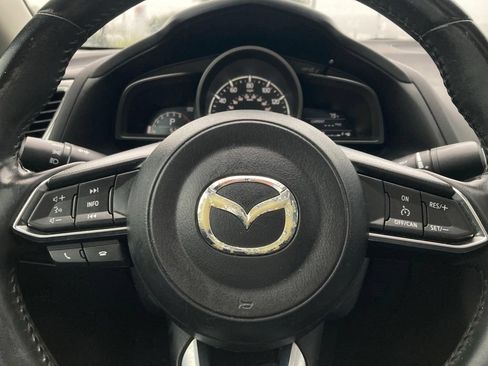 Used 2018 MAZDA MAZDA3 Touring FWD image 13
