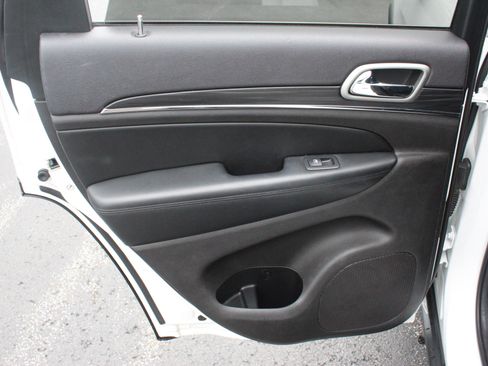 Used 2019 Jeep Grand Cherokee Limited AWD/4WD image 27