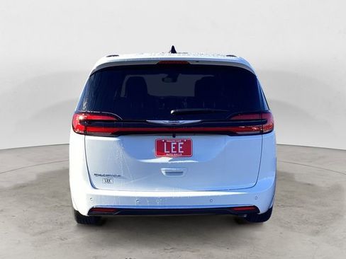 New 2026 Chrysler Pacifica Select image 5