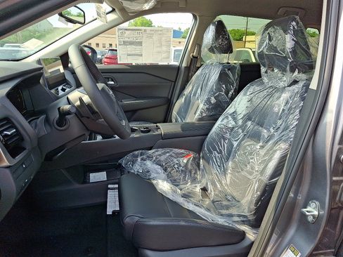 New 2025 Nissan Rogue SL image 6