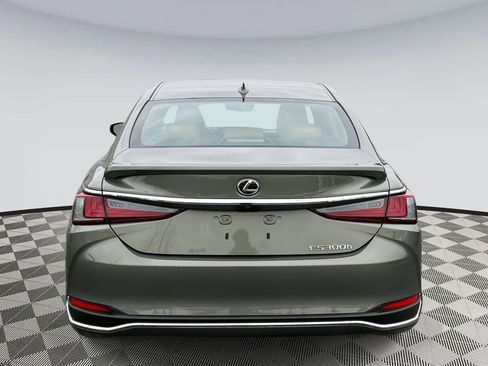 Used 2025 Lexus ES 300h w/ Premium Package image 3