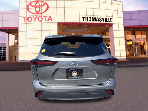 New 2026 Toyota Highlander Limited AWD/4WD image 6