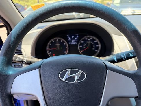 Used 2013 Hyundai Accent GLS FWD image 24