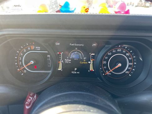 Used 2024 Jeep Gladiator Rubicon w/ Technology Group image 2