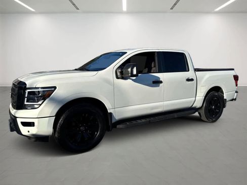 Used 2023 Nissan Titan SV w/ SV Convenience Package image 1