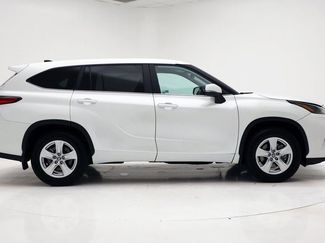 Used 2023 Toyota Highlander LE video 2