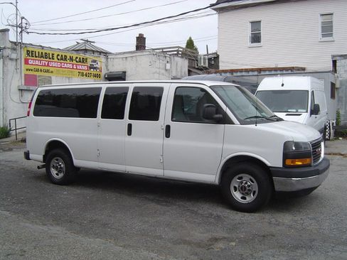 Used 2018 GMC Savana 3500 LT w/ LT Preferred Equipment Group RWD image 1