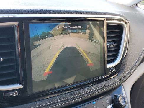 Used 2024 Chrysler Pacifica Limited FWD image 31