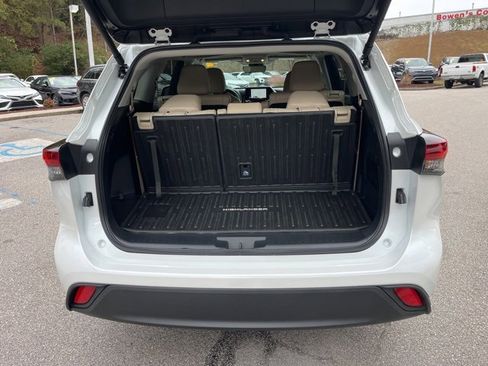 Used 2025 Toyota Highlander XLE image 34