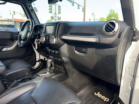 Used 2017 Jeep Wrangler Unlimited Sahara w/ Dual Top Group AWD/4WD image 19